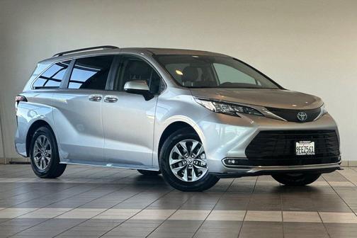 2023 Toyota Sienna XLE