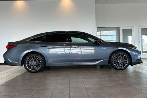 2020 Toyota Avalon Hybrid XSE