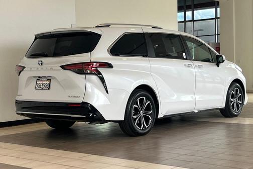 2025 Toyota Sienna Platinum 7 Passenger