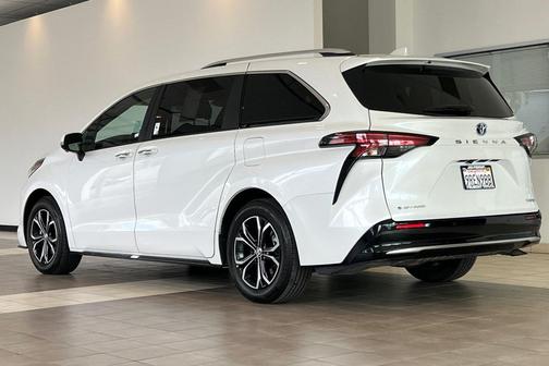 2025 Toyota Sienna Platinum 7 Passenger