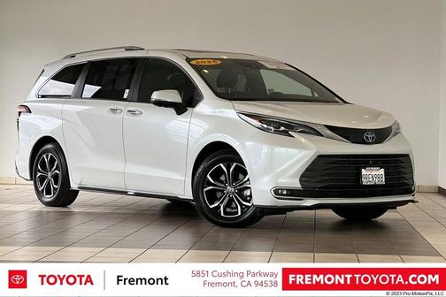 2025 Toyota Sienna Platinum