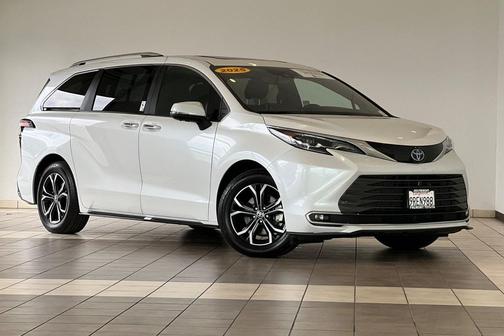 2025 Toyota Sienna Platinum 7 Passenger