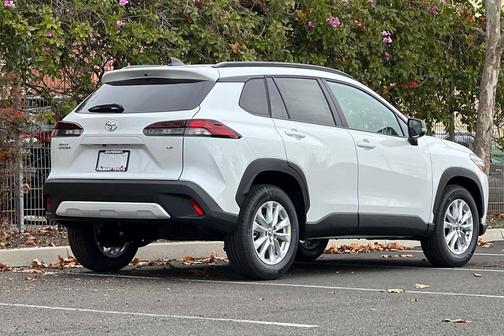 2026 Toyota Corolla Cross LE