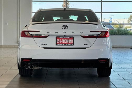 Ice Cap 2026 Toyota Camry SE
