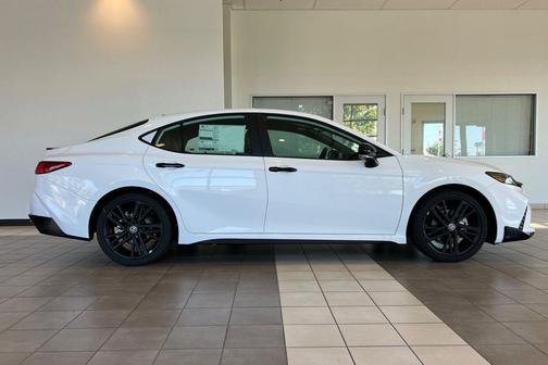 Ice Cap 2026 Toyota Camry SE