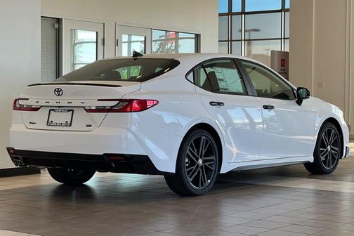 Ice Cap 2026 Toyota Camry SE