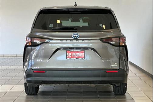 2023 Toyota Sienna LE