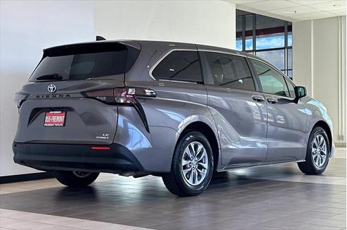 2023 Toyota Sienna LE