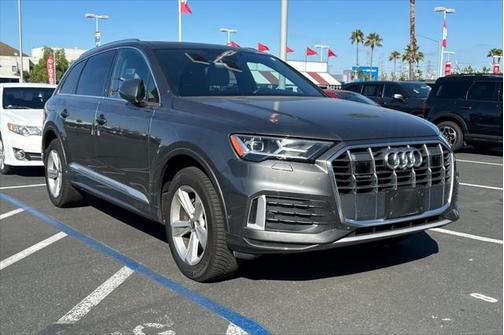 2022 Audi Q7 45 Premium Plus