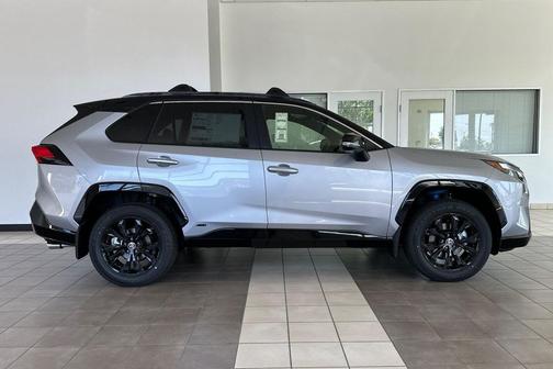 2025 Toyota RAV4 Hybrid SE