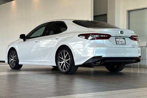 Wind Chill Pearl 2022 Toyota Camry Hybrid XLE