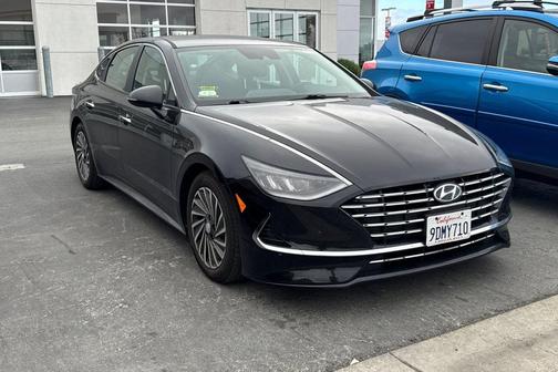 Nocturne Black 2022 Hyundai SONATA Hybrid SE