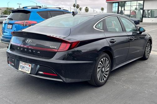 Nocturne Black 2022 Hyundai SONATA Hybrid SE