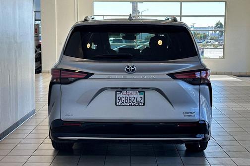 2023 Toyota Sienna Limited