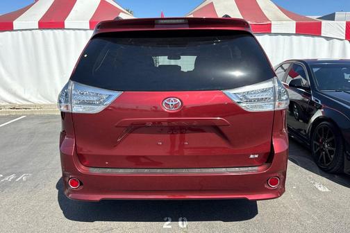 Salsa Red Pearl 2017 Toyota Sienna SE