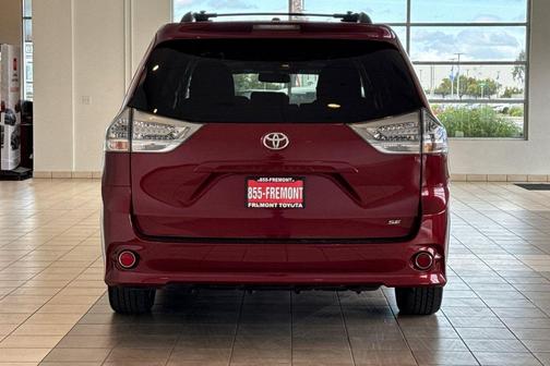 Salsa Red Pearl 2017 Toyota Sienna SE