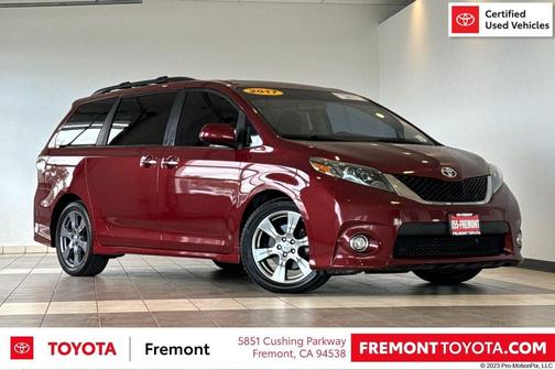 Salsa Red Pearl 2017 Toyota Sienna SE
