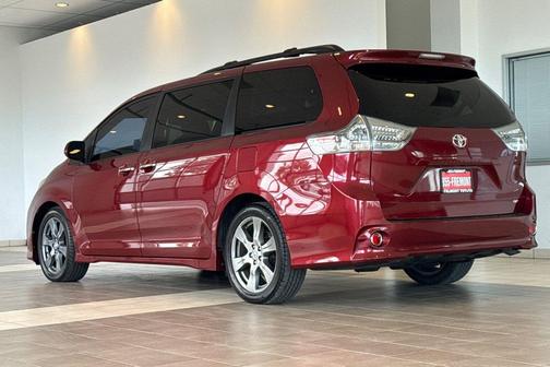 Salsa Red Pearl 2017 Toyota Sienna SE