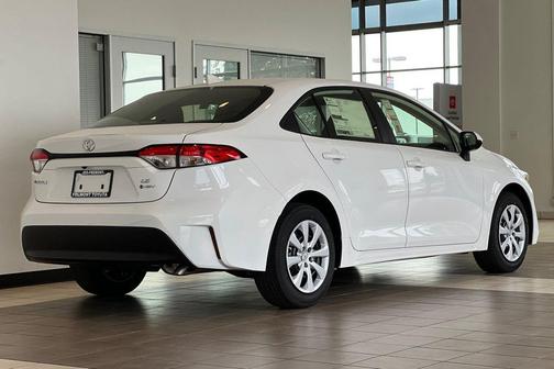 Ice 2026 Toyota Corolla Hybrid LE