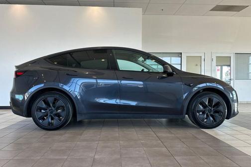 2025 Tesla Model Y Long Range Single Motor Rear-Wheel Drive