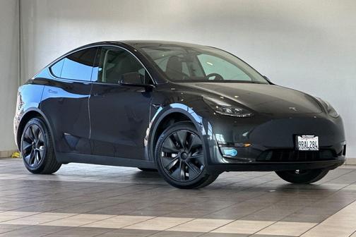 2025 Tesla Model Y Long Range Single Motor Rear-Wheel Drive