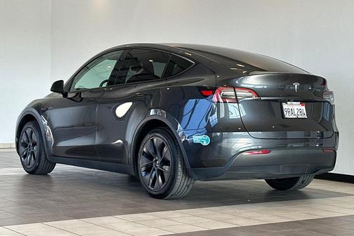 2025 Tesla Model Y Long Range Single Motor Rear-Wheel Drive