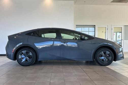2025 Toyota Prius LE