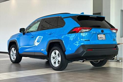 2021 Toyota RAV4 Hybrid XLE