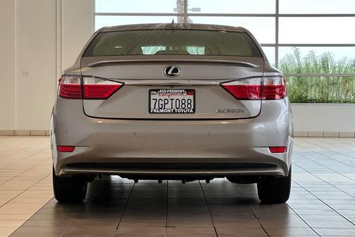 2015 Lexus ES 300h Base