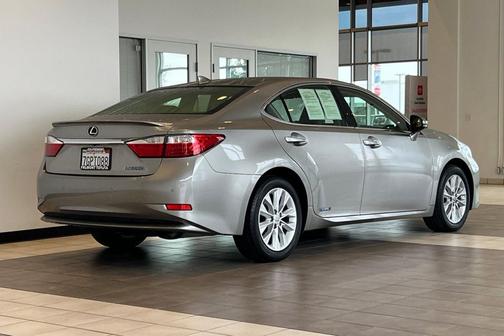 2015 Lexus ES 300h Base