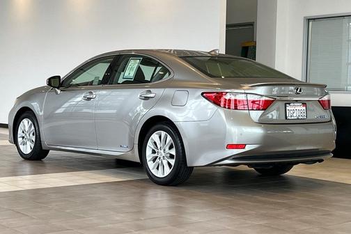 2015 Lexus ES 300h Base
