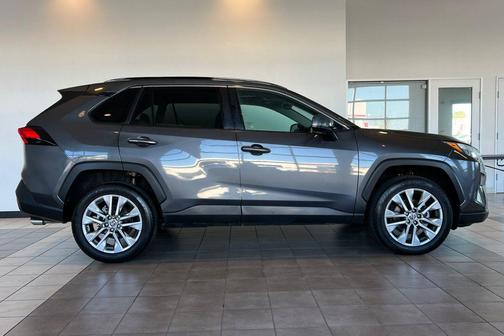 2022 Toyota RAV4 XLE Premium