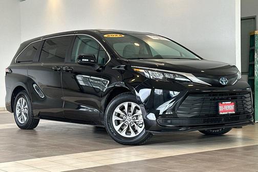 2024 Toyota Sienna LE