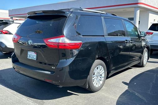 2017 Toyota Sienna XLE Premium