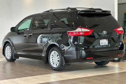 2017 Toyota Sienna XLE Premium