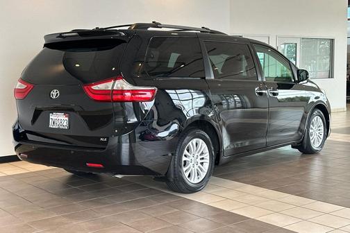 2017 Toyota Sienna XLE Premium