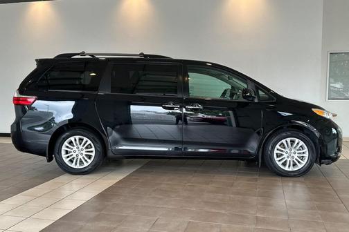 2017 Toyota Sienna XLE Premium