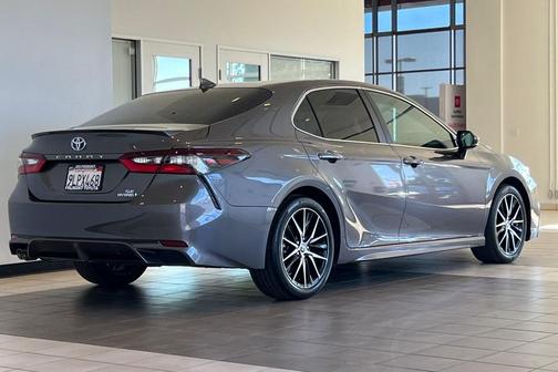 2024 Toyota Camry Hybrid SE