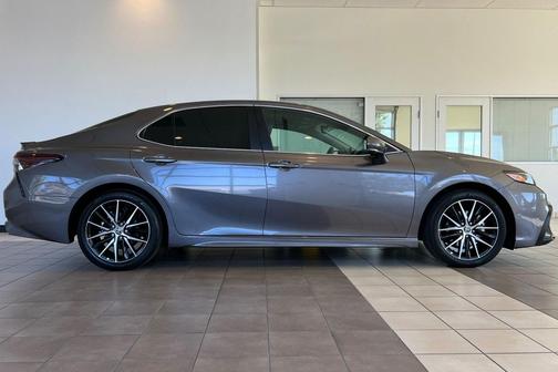 2024 Toyota Camry Hybrid SE