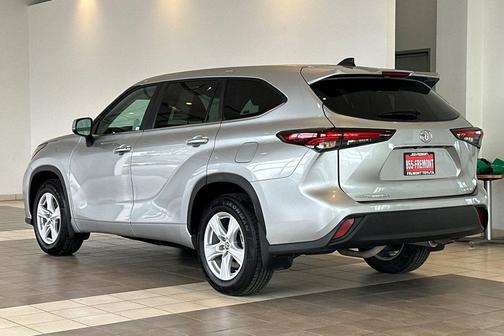 Celestial Silver Metallic 2024 Toyota Highlander LE