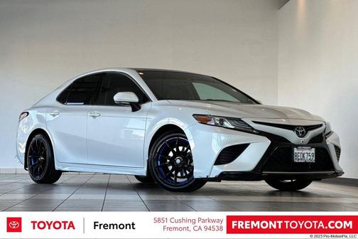 Wind Chill Pearl 2018 Toyota Camry XSE