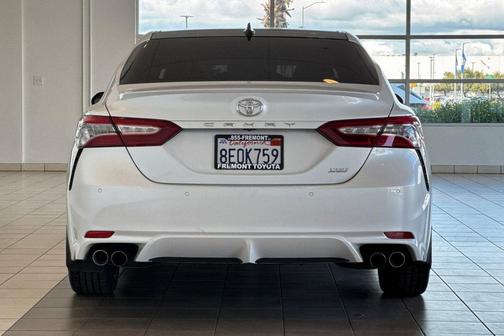 Wind Chill Pearl 2018 Toyota Camry XSE