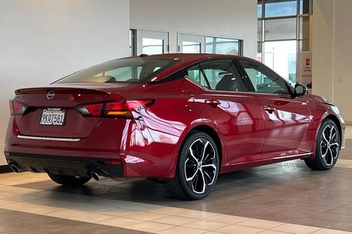 2023 Nissan Altima SR FWD