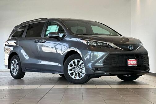 2025 Toyota Sienna LE