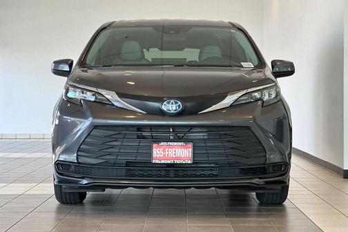 2025 Toyota Sienna LE