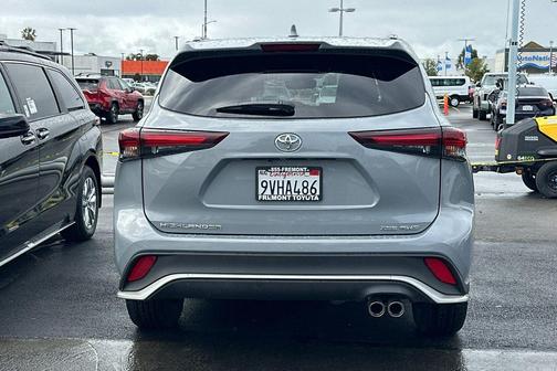 Cement 2025 Toyota Highlander XSE