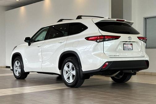 Blizzard Pearl 2020 Toyota Highlander LE