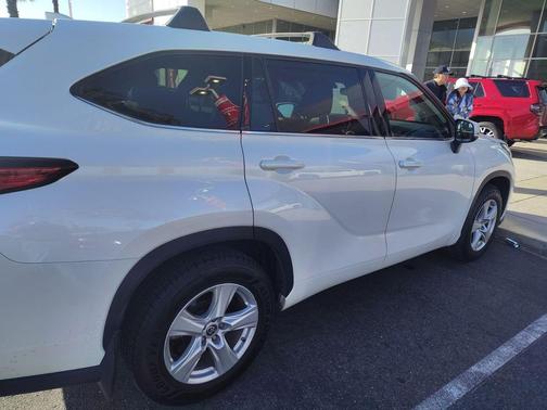Blizzard Pearl 2020 Toyota Highlander LE