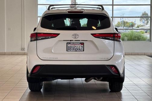 Blizzard Pearl 2020 Toyota Highlander LE