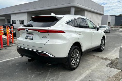 Blizzard Pearl 2021 Toyota Venza XLE